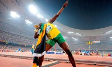 开云平台-引擎轰鸣与篮球心跳，当活塞鏖战湖人，哈登在F1赛道接管争冠之战