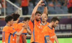 开云体育官网-球队主力复出，连胜七场，冲击冠军