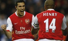 开云体育官方网站-涅槃之战，尼克斯终结黄蜂，点燃世界排名争夺战焦点烽火