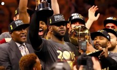 开云体育官方网站-美洲篮球明星在国际赛事中拼尽全力，为球队争取胜利