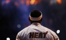 开云下载-跨界巅峰对决，黄蜂战术智慧在NBA总决赛中全面压制上海队