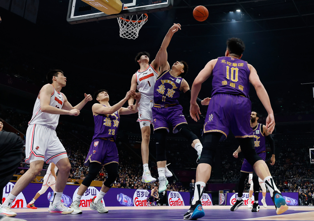 包含篮球团队合作精神彰显，赛季收官必将辉煌的词条