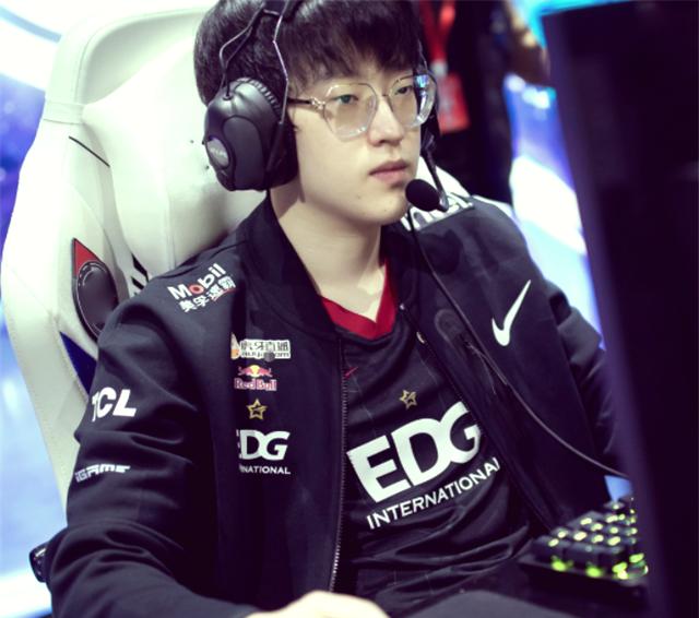 关于EDG横扫BLG,Deft团战一打五强强对话小组赛,成为赛场最大亮点的信息 关于EDG横扫BLG,Deft团战一打五强强对话小组赛,成为赛场最大亮点的信息