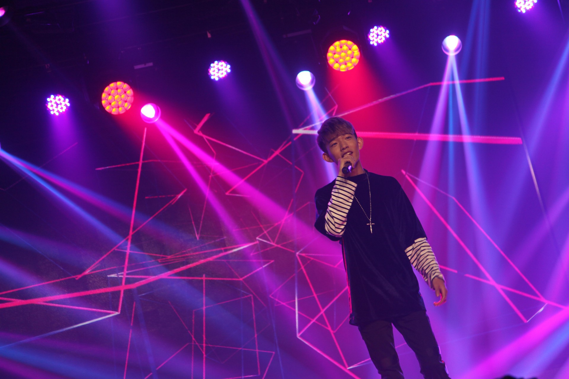 TL险胜GEN,Xiaohu线上压制力十足强强对话入围赛,点燃全场激情 TL险胜GEN,Xiaohu线上压制力十足强强对话入围赛,点燃全场激情