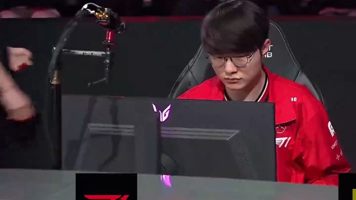 关于C9翻盘T1，JackeyLove开启传奇时刻宿命之战2025世界赛，锁定晋级资格的信息