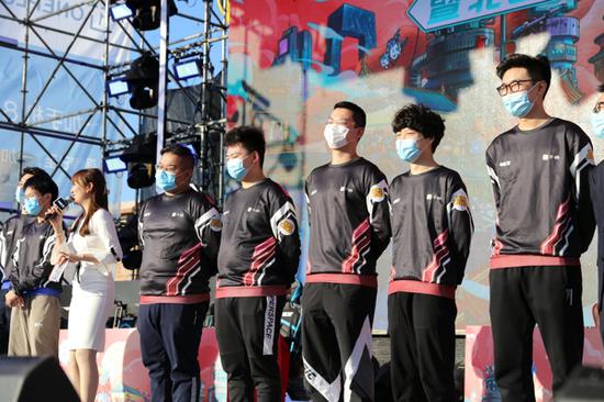 包含北区争霸:最终决赛之战即将上演的词条 包含北区争霸:最终决赛之战即将上演的词条