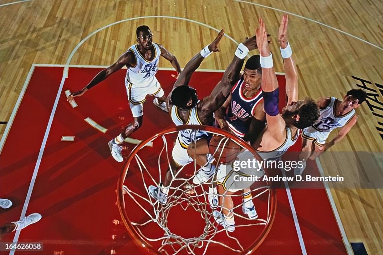 太阳队状态迅速攀升,成为强队之一 太阳队状态迅速攀升,成为强队之一