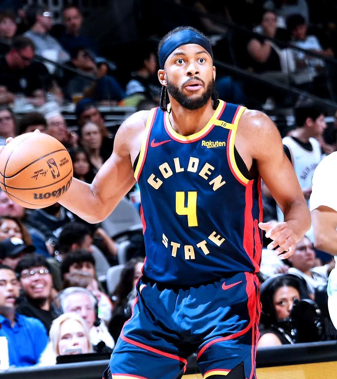 勇士惊险击败马刺，保住胜利