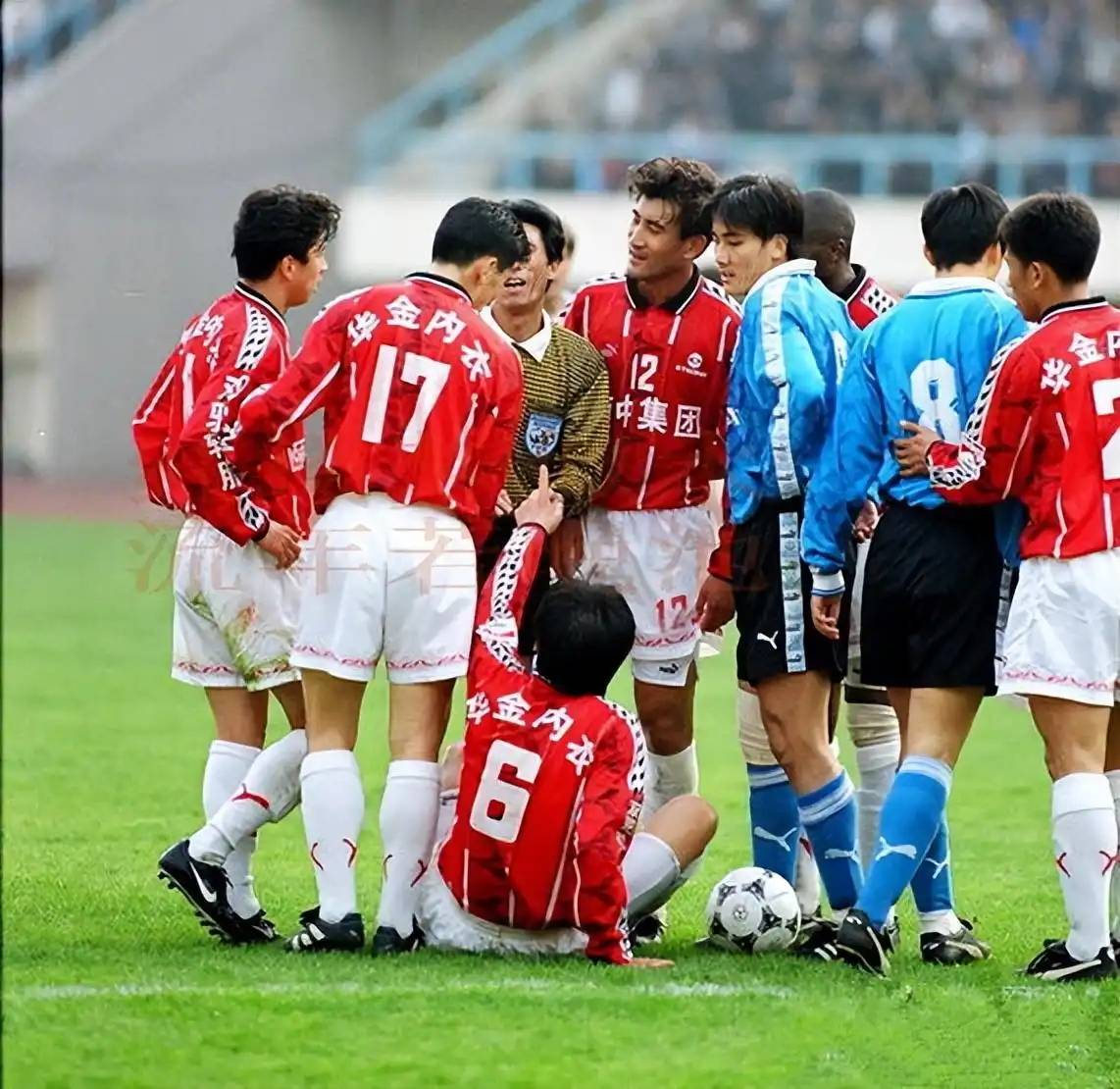 顶级联赛球队实力逐渐显现，精彩比拼吸引目光