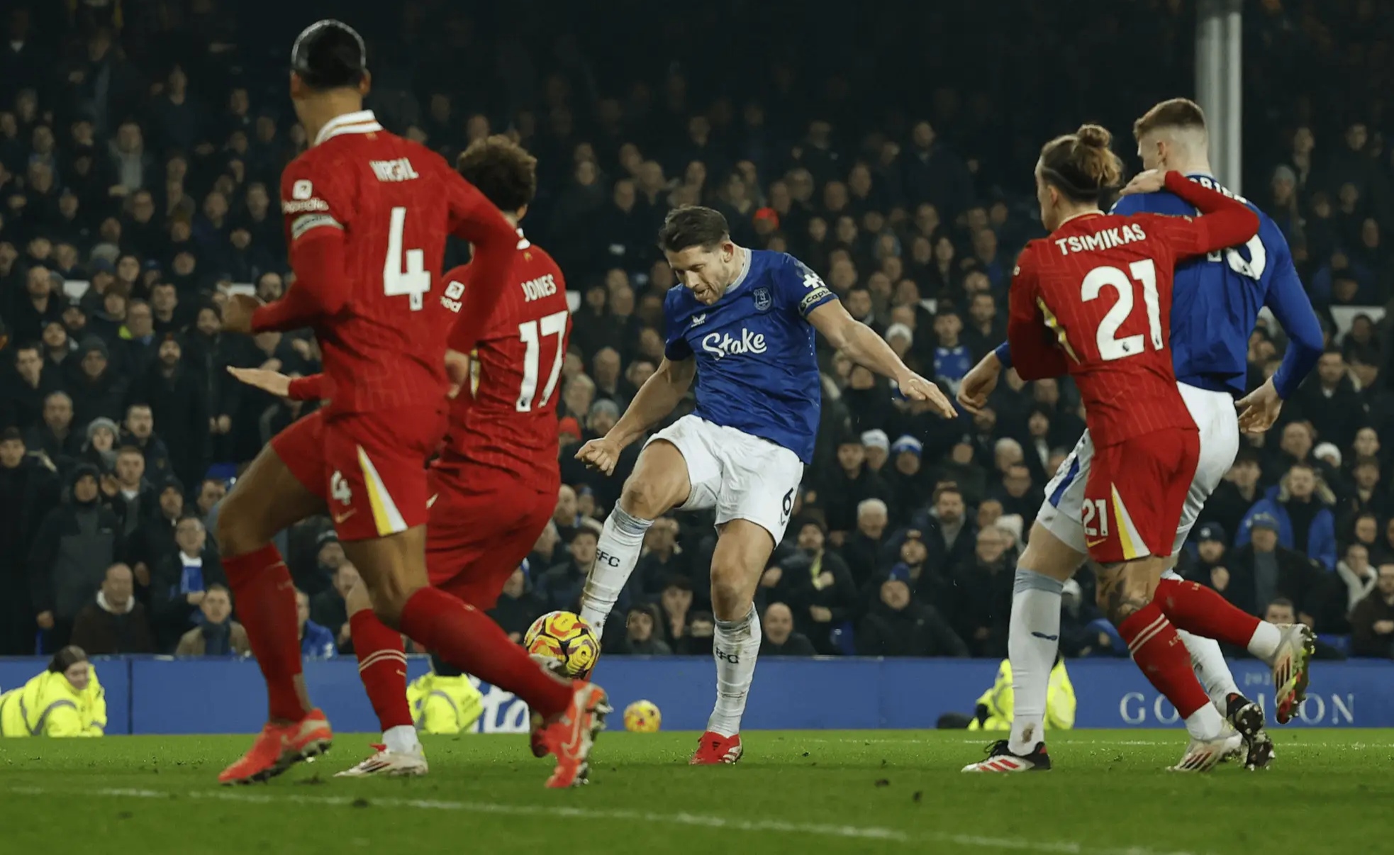 埃弗顿主场失利,球队士气受挫 埃弗顿主场失利,球队士气受挫