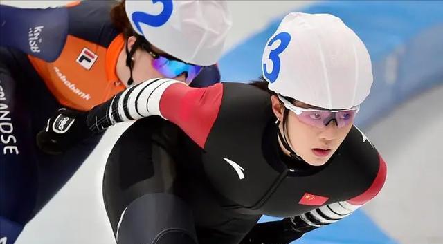 短道速滑队员再创佳绩，荣耀与荣誉的简单介绍