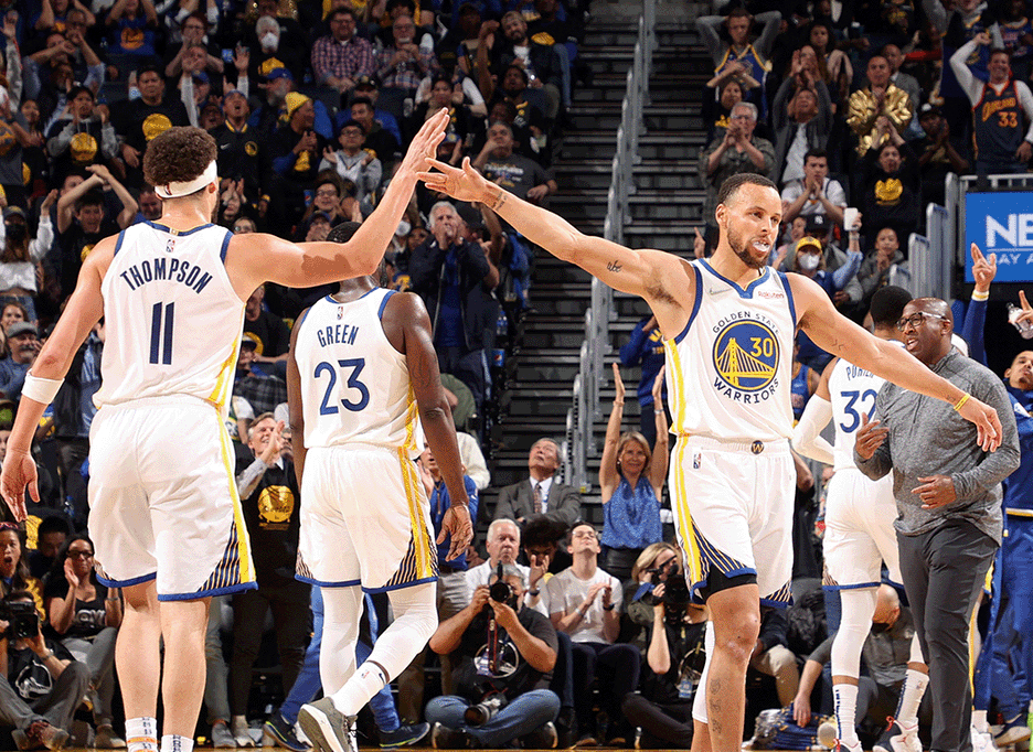 上海队逆转广州队，库里带队取胜