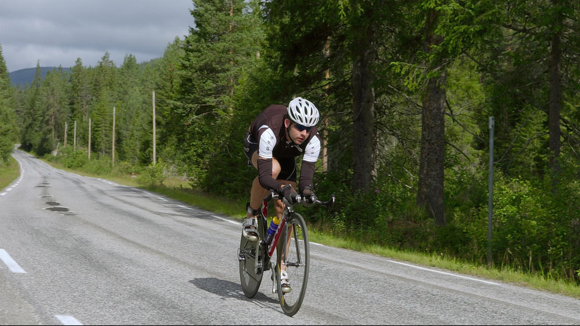 霸主对决,广东队铜墙铁壁封锁火箭,伦纳德成全场孤胆英雄