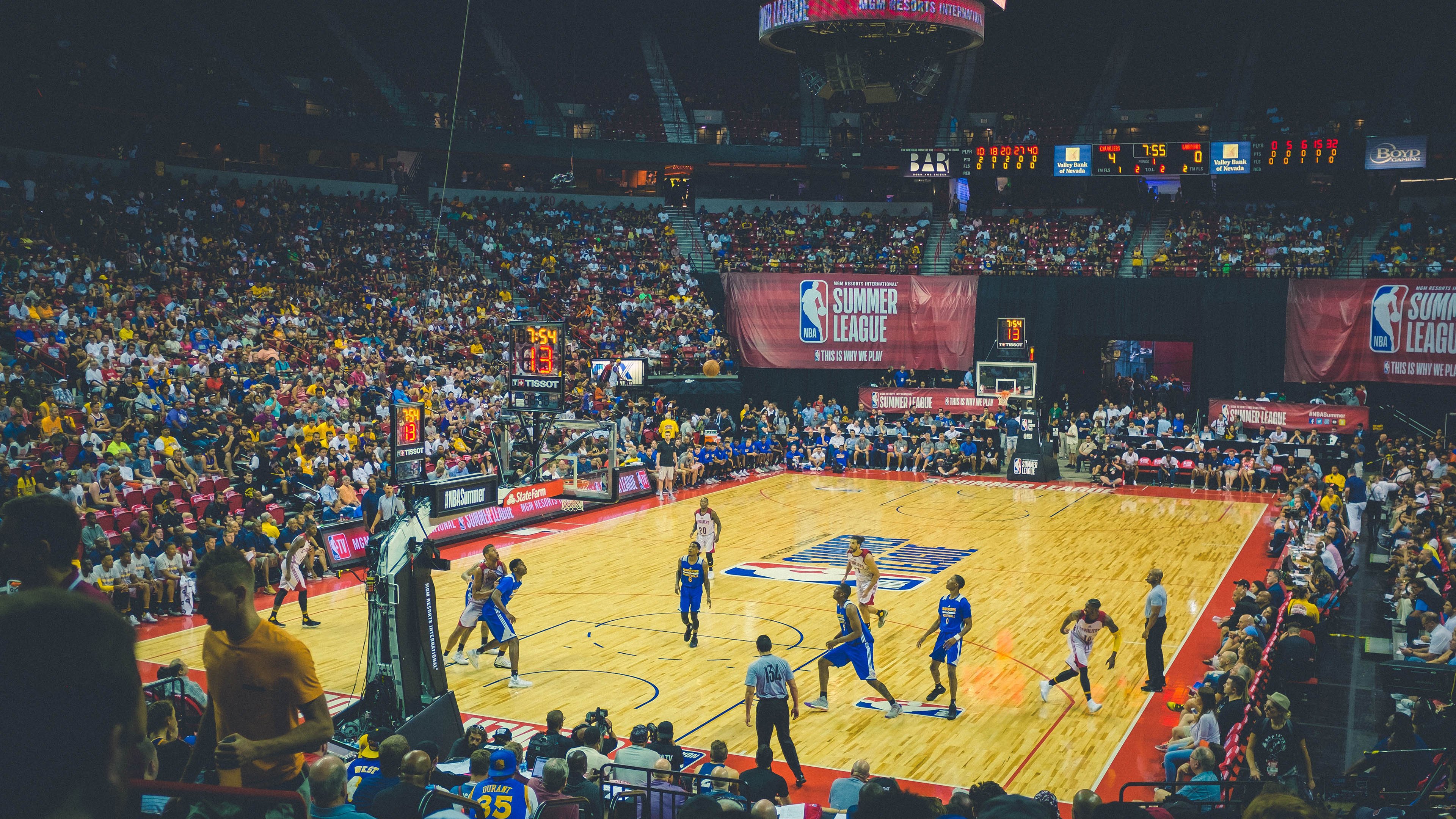 巨鳄的爪痕，当王者被猎豹咬住喉咙，红牛车队悬崖边的胜利与那个惊醒F1的年轻人